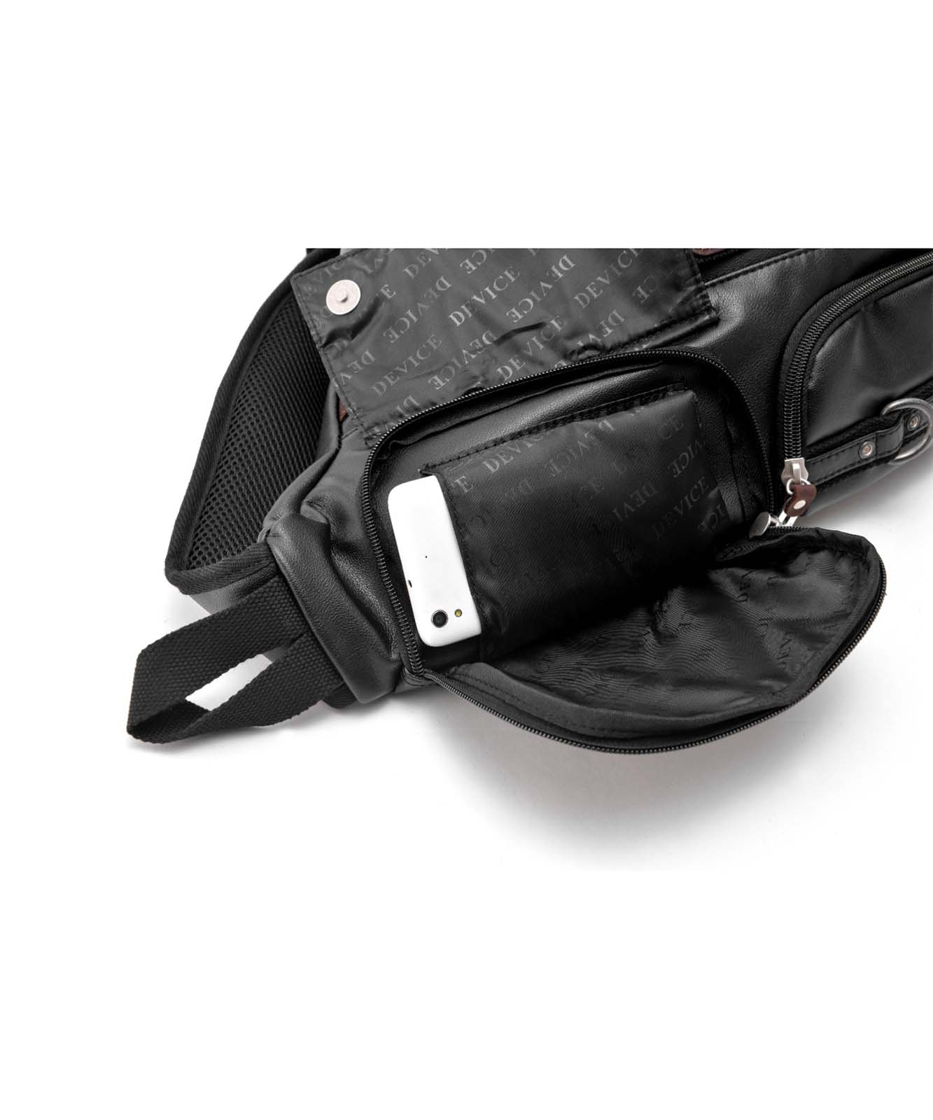 DEVICE gear 本革トライアングルボディバッグ
