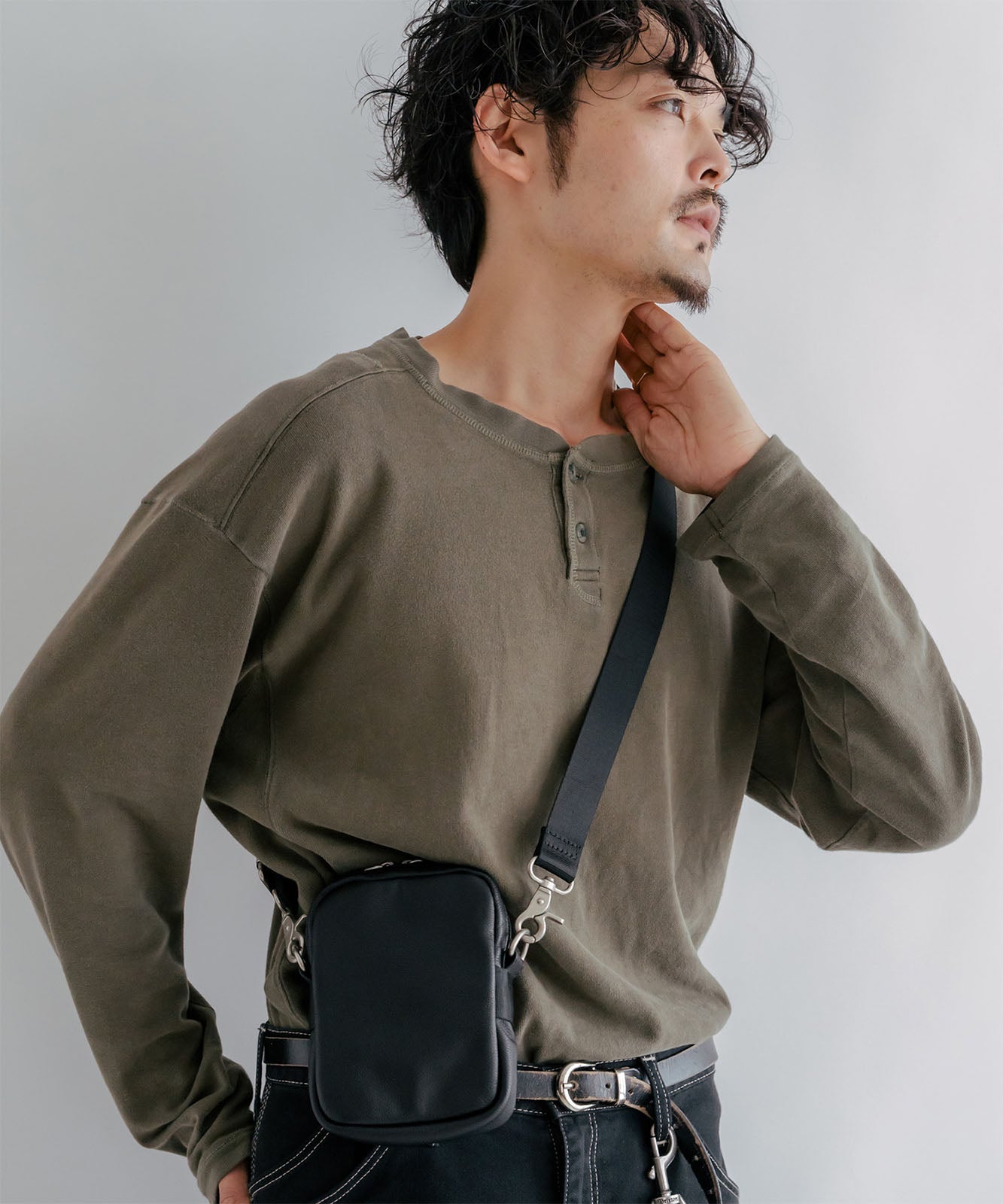 DEVICE+ 本革カウレザー ミニショルダーバッグ