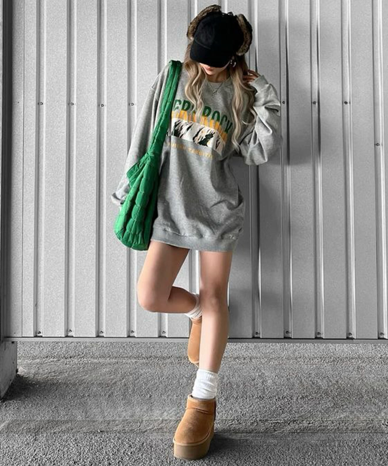 ルーズグラフィックプリント スウェット トレーナー メンズ レディース 秋服 冬服