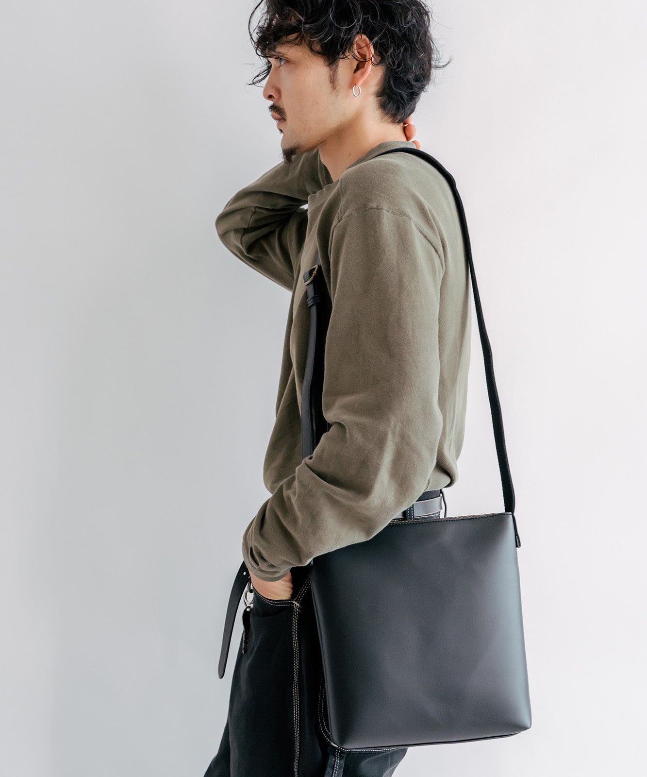 DEVICE フェイクレザー ゴールドカラー ショルダーバッグ