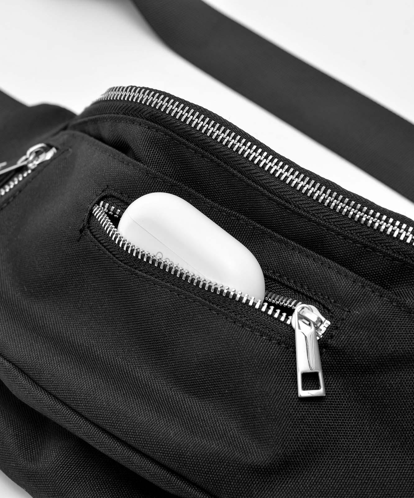 Rename ZIP デザイン ウエストバッグ